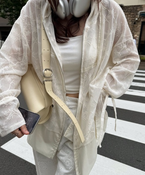 WILLFULLY(ウィルフリー)の「sheer mesh lace trim hoodie tops(Tシャツ/カットソー・レディース・ブラック/アイボリー/モカ・FREE)」の15枚目の写真