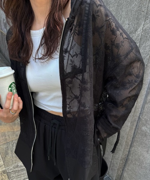 WILLFULLY(ウィルフリー)の「sheer mesh lace trim hoodie tops(Tシャツ/カットソー・レディース・ブラック/アイボリー/モカ・FREE)」の10枚目の写真