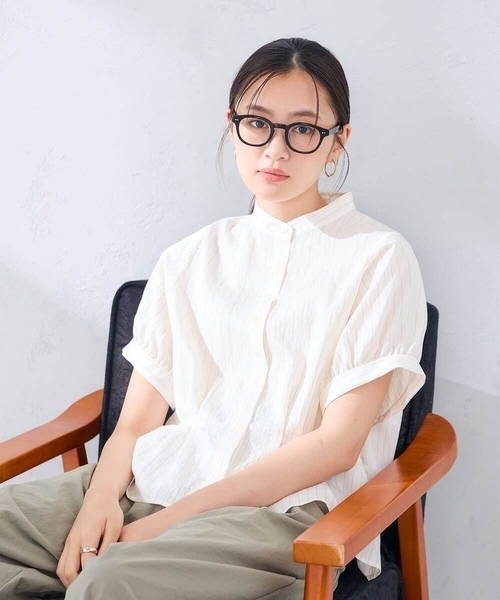 a.v.v(アーヴェヴェ)の「ストライプペプラムクロップドシャツ(シャツ/ブラウス・レディース・ダークインディゴブルー/アイボリー/モカ・38/40)」の2枚目の写真