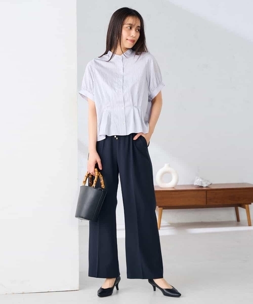 a.v.v(アーヴェヴェ)の「ストライプペプラムクロップドシャツ(シャツ/ブラウス・レディース・ダークインディゴブルー/アイボリー/モカ・38/40)」の6枚目の写真