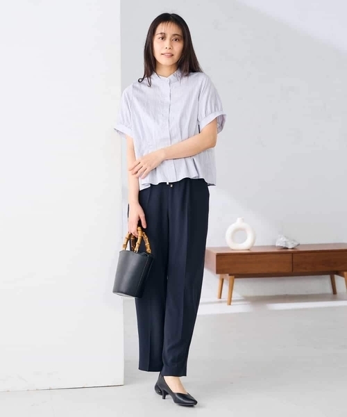 a.v.v(アーヴェヴェ)の「ストライプペプラムクロップドシャツ(シャツ/ブラウス・レディース・ダークインディゴブルー/アイボリー/モカ・38/40)」の7枚目の写真