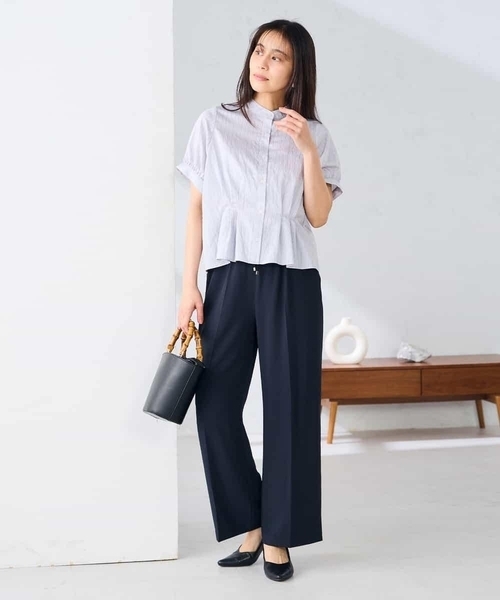 a.v.v(アーヴェヴェ)の「ストライプペプラムクロップドシャツ(シャツ/ブラウス・レディース・ダークインディゴブルー/アイボリー/モカ・38/40)」の9枚目の写真