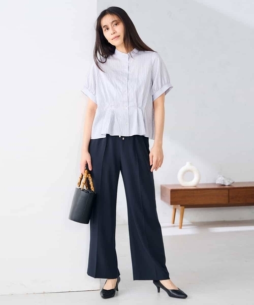 a.v.v(アーヴェヴェ)の「ストライプペプラムクロップドシャツ(シャツ/ブラウス・レディース・ダークインディゴブルー/アイボリー/モカ・38/40)」の10枚目の写真