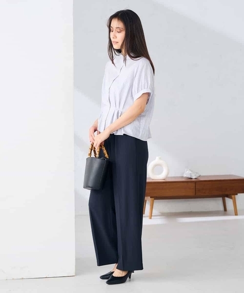 a.v.v(アーヴェヴェ)の「ストライプペプラムクロップドシャツ(シャツ/ブラウス・レディース・ダークインディゴブルー/アイボリー/モカ・38/40)」の11枚目の写真