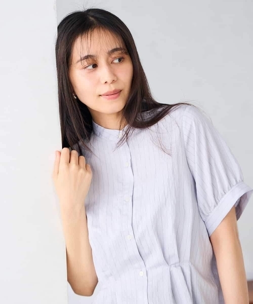 a.v.v(アーヴェヴェ)の「ストライプペプラムクロップドシャツ(シャツ/ブラウス・レディース・ダークインディゴブルー/アイボリー/モカ・38/40)」の14枚目の写真