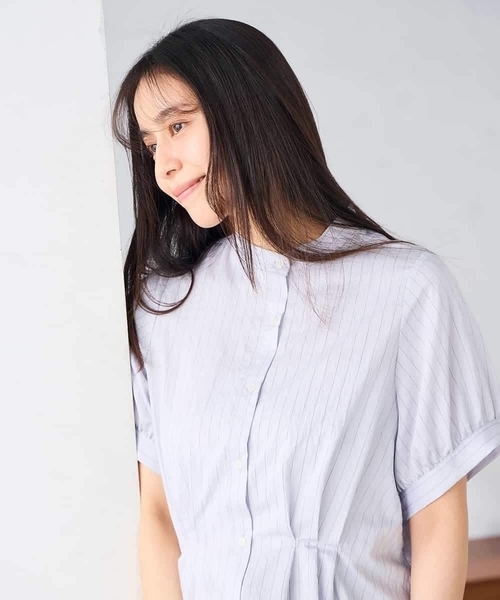 a.v.v(アーヴェヴェ)の「ストライプペプラムクロップドシャツ(シャツ/ブラウス・レディース・ダークインディゴブルー/アイボリー/モカ・38/40)」の15枚目の写真