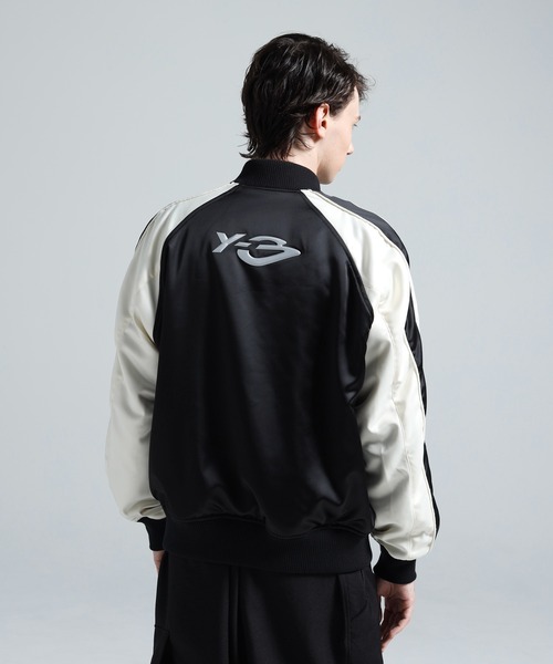 Y-3(ワイスリー)の「Y-3 LIQUID LOGO SATIN SOUVENIR JACKET(ブルゾン・メンズ・ブラック×ホワイト・SMALL/X-SMALL/LARGE/MEDIUM/X-LARGE/XX-SMALL/XX-LARGE)」の4枚目の写真