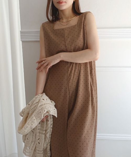 CORNERS(コーナーズ)の「ジョーゼットドットプリントオールインワン(サロペット/オーバーオール・レディース・ブラウン/ベージュ/ブラック・M)」の13枚目の写真