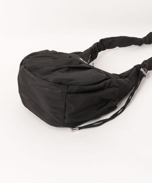 OUTDOOR PRODUCTS（アウトドアプロダクツ）の「【OUTDOOR PRODUCTS / アウトドアプロダクツ】Egg Shoulder Bag / エッグショルダーバッグ（ショルダーバッグ・レディース・レッド/アイボリー/ブラウン/ブラック・FREE）」の6枚目の写真