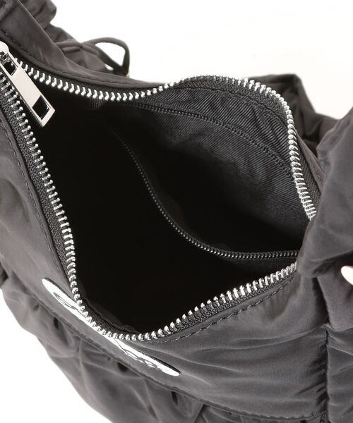 OUTDOOR PRODUCTS（アウトドアプロダクツ）の「【OUTDOOR PRODUCTS / アウトドアプロダクツ】Egg Shoulder Bag / エッグショルダーバッグ（ショルダーバッグ・レディース・レッド/アイボリー/ブラウン/ブラック・FREE）」の7枚目の写真