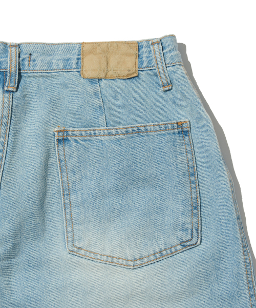 OTHERFITS(アザーフィッツ)の「ヴィンテージタイトデニムバミューダパンツ(ライトブルー)(その他パンツ・メンズ・その他・LARGE/MEDIUM)」の2枚目の写真