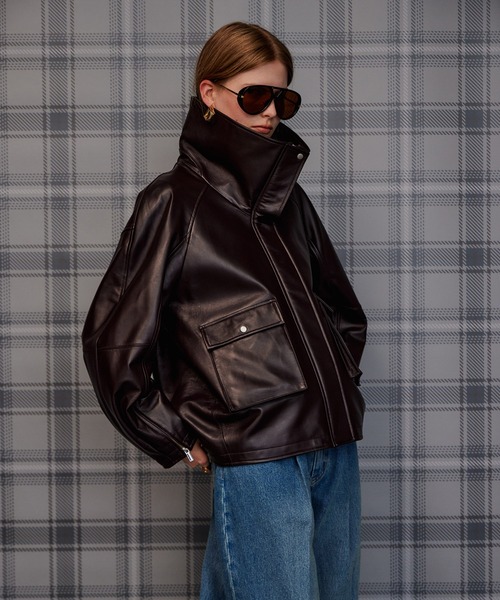 MAISON SPECIAL（メゾンスペシャル）の「Oversized Stand Collar Leather Blouson/オーバースタンドカラーレザーブルゾン（ブルゾン・レディース・ブラウン/ブラック・FREE）」の4枚目の写真