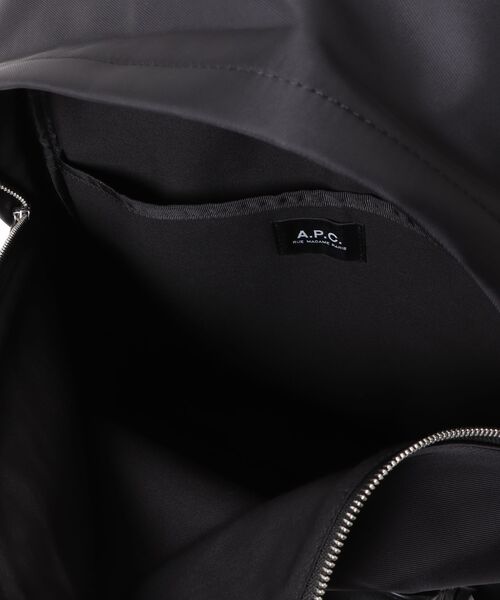 A.P.C.（アーペーセー）の「SAC A DOS CAMDEN（バックパック/リュック・メンズ・ブラック・MEDIUM）」の4枚目の写真