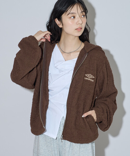 FREAK'S STORE（フリークスストア）の「UMBRO × FREAK'S STORE/アンブロ 別注 Boucle Hoodie/別注 ブークレ フ―ディー（その他アウター・レディース・オフホワイト/ブラウン/ブラック・ﾌﾘ-）」の3枚目の写真