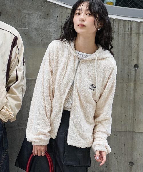 FREAK'S STORE（フリークスストア）の「UMBRO × FREAK'S STORE/アンブロ 別注 Boucle Hoodie/別注 ブークレ フ―ディー（その他アウター・レディース・オフホワイト/ブラウン/ブラック・ﾌﾘ-）」の4枚目の写真