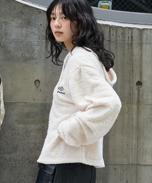 FREAK'S STORE（フリークスストア）の「UMBRO × FREAK'S STORE/アンブロ 別注 Boucle Hoodie/別注 ブークレ フ―ディー（その他アウター・レディース・オフホワイト/ブラウン/ブラック・ﾌﾘ-）」の5枚目の写真