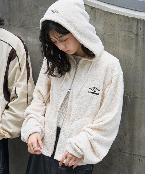 FREAK'S STORE（フリークスストア）の「UMBRO × FREAK'S STORE/アンブロ 別注 Boucle Hoodie/別注 ブークレ フ―ディー（その他アウター・レディース・オフホワイト/ブラウン/ブラック・ﾌﾘ-）」の7枚目の写真