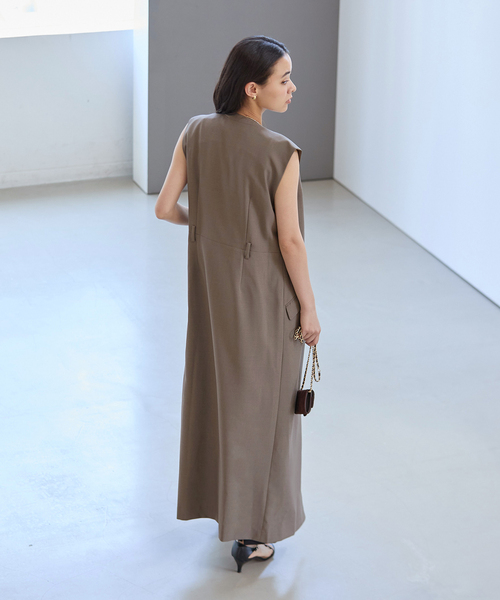 La TOTALITE(ラトータリテ)の「【洗える】ジレワンピース(ワンピース・レディース・ベージュ/チャコールグレー・36/38)」の4枚目の写真