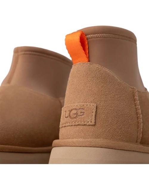 UGG(アグ)の「アグ【UGG】- ブーツ【UGG W CLASSIC MINI DIPPER 1168170】(ブーツ・レディース・ブラウン・24.0cm/25.0cm/23.0cm)」の2枚目の写真
