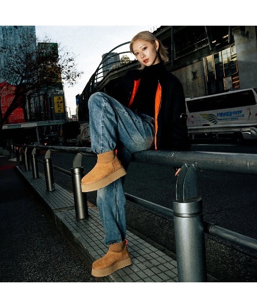 UGG(アグ)の「アグ【UGG】- ブーツ【UGG W CLASSIC MINI DIPPER 1168170】(ブーツ・レディース・ブラウン・24.0cm/25.0cm/23.0cm)」の4枚目の写真