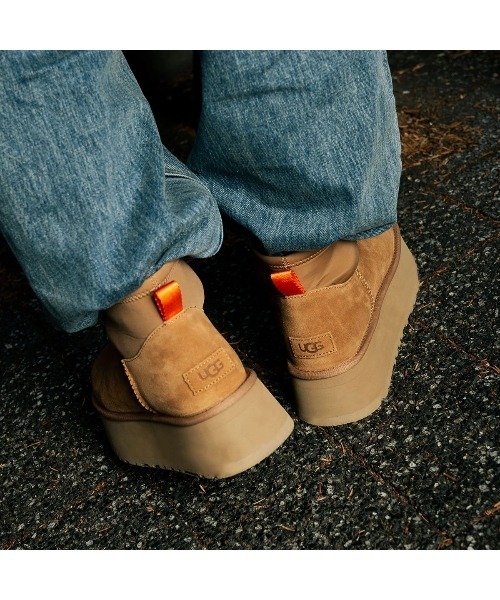 UGG(アグ)の「アグ【UGG】- ブーツ【UGG W CLASSIC MINI DIPPER 1168170】(ブーツ・レディース・ブラウン・24.0cm/25.0cm/23.0cm)」の5枚目の写真