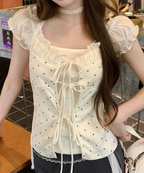 Emilie(エミリー)の「ドット柄 レイヤード風 リボン 半袖トップス チョーカー付き(Tシャツ/カットソー・レディース・アイボリー・FREE)」の1枚目の写真