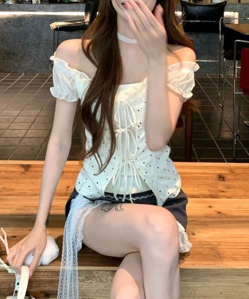 Emilie(エミリー)の「ドット柄 レイヤード風 リボン 半袖トップス チョーカー付き(Tシャツ/カットソー・レディース・アイボリー・FREE)」の8枚目の写真