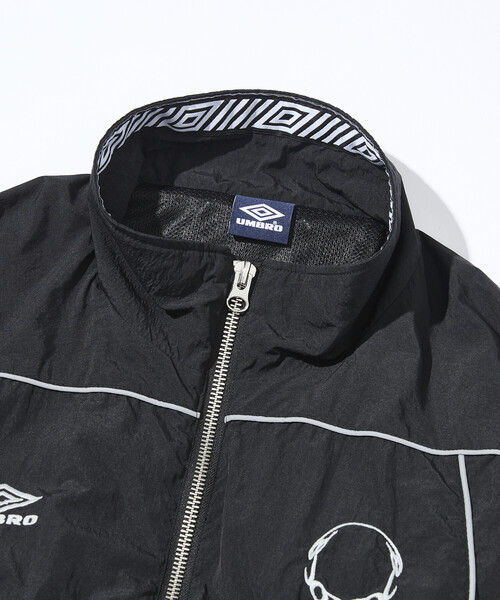 FREAK'S STORE(フリークスストア)の「UMBRO × ONE OR EIGHT ナイロン トラックジャケット(ブルゾン・メンズ・ブラック・LARGE/SMALL/MEDIUM/X-LARGE)」の3枚目の写真