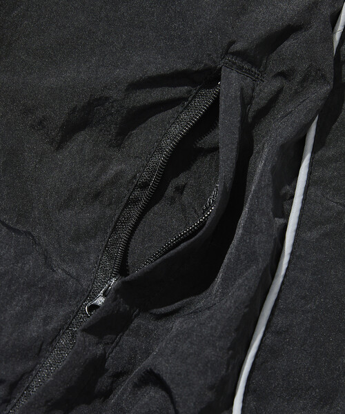 FREAK'S STORE(フリークスストア)の「UMBRO × ONE OR EIGHT ナイロン トラックジャケット(ブルゾン・メンズ・ブラック・LARGE/SMALL/MEDIUM/X-LARGE)」の12枚目の写真