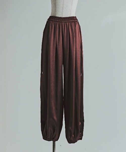 W:Huku(フーク)の「【W:Huku シルキーサテン】サイド ドロスト バルーンパンツ / Silky Satin Side-Drawstring Balloon Pants(その他パンツ・レディース・ブラウン/ピンク/ネイビー/オフホワイト・FREE)」の21枚目の写真