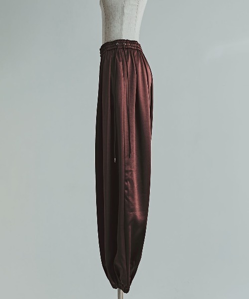 W:Huku(フーク)の「【W:Huku シルキーサテン】サイド ドロスト バルーンパンツ / Silky Satin Side-Drawstring Balloon Pants(その他パンツ・レディース・ブラウン/ピンク/ネイビー/オフホワイト・FREE)」の22枚目の写真
