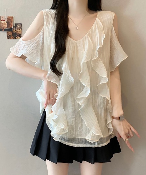 Girly Doll(ガーリードール)の「Vネックオフショルダーフリルブラウス(その他トップス・レディース・マスタード/ホワイト/ブラック・M/L)」の4枚目の写真