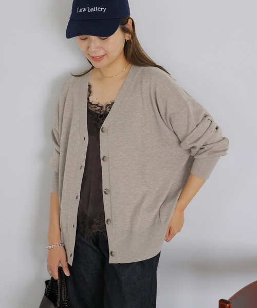 JOURNAL STANDARD(ジャーナルスタンダード)の「WASHABLE COMF Vネックカーディガン(カーディガン/ボレロ・レディース・ネイビー/ベージュ/ブラウン・FREE)」の3枚目の写真