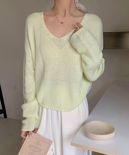 COCOMOMO（ココモモ）の「Vネックルーズニット ショートニット ドロップショルダー vネック ニット シンプル ルーズニット トップス 長袖 Vネックニット ショート丈 レイヤード 重ね着 袖長め（ニット/セーター・レディース・パープル/ライトグレー/グリーン/アイボリー・FREE）」の3枚目の写真