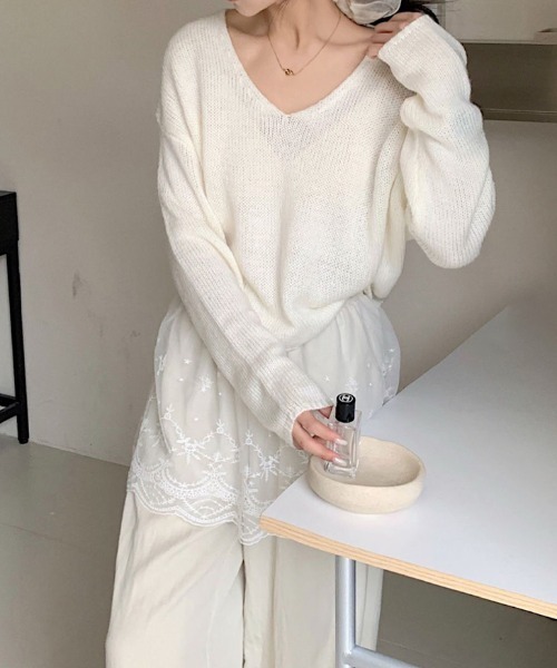 COCOMOMO（ココモモ）の「Vネックルーズニット ショートニット ドロップショルダー vネック ニット シンプル ルーズニット トップス 長袖 Vネックニット ショート丈 レイヤード 重ね着 袖長め（ニット/セーター・レディース・パープル/ライトグレー/グリーン/アイボリー・FREE）」の6枚目の写真