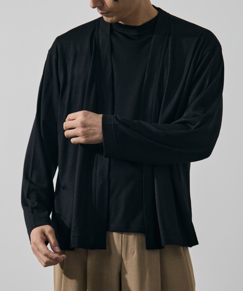 WRAPINKNOT(ラッピンノット)の「【WRAPINKNOT/ラッピンノット】Button-less Cardigan(カーディガン/ボレロ・メンズ・ダークグレー/ブラック・3/2)」の2枚目の写真
