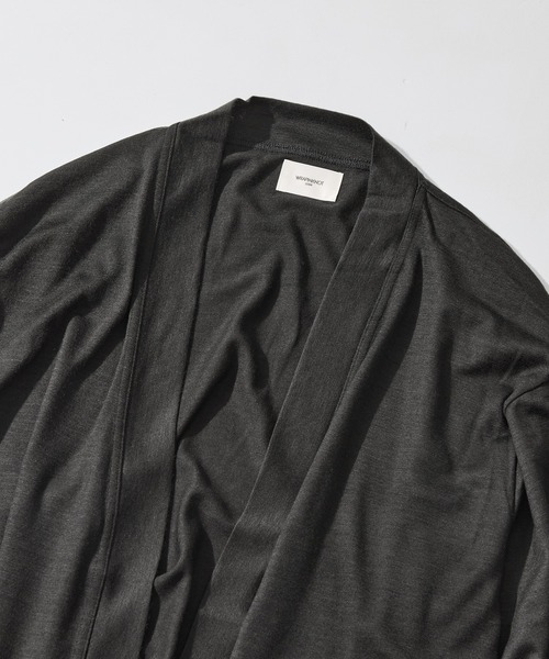 WRAPINKNOT(ラッピンノット)の「【WRAPINKNOT/ラッピンノット】Button-less Cardigan(カーディガン/ボレロ・メンズ・ダークグレー/ブラック・3/2)」の3枚目の写真