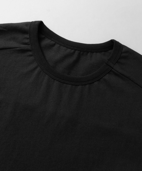 INDUST(インダスト)の「カットオフロングスリーブTシャツ(ブラック)(Tシャツ/カットソー・レディース・ブラック・1(S)/2(M)/3(L))」の2枚目の写真