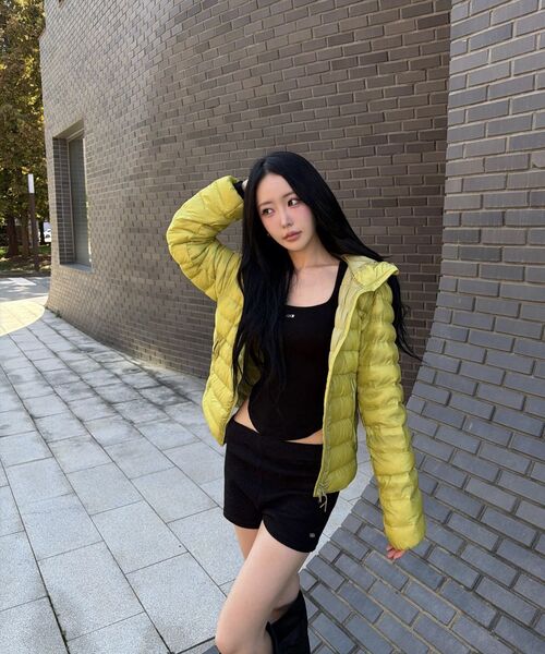 MUSINSA STANDARD WOMAN（ムシンサスタンダードウーマン）の「[シティレジャー] ウィメンズシアーフード付きライトダウンジャケット [イエローグリーン]（ダウンジャケット/コート・レディース・その他・LARGE/MEDIUM/X-SMALL/SMALL）」の12枚目の写真