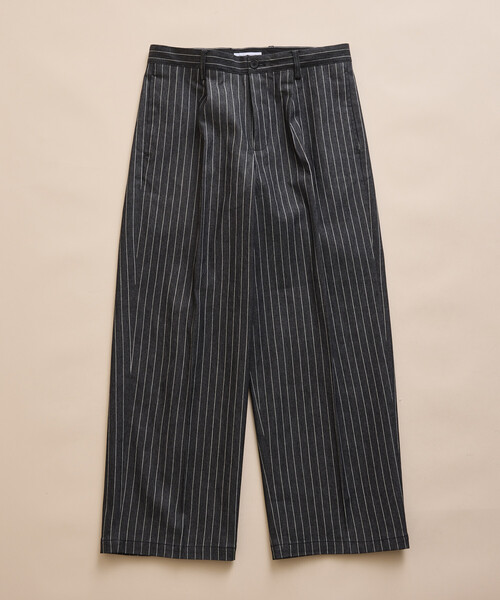 FREAK'S STORE(フリークスストア)の「ワイドストレートシルエット 1タック ストライプ スラックス(スラックス・メンズ・ネイビー/ブラック・LARGE/MEDIUM/SMALL)」の4枚目の写真