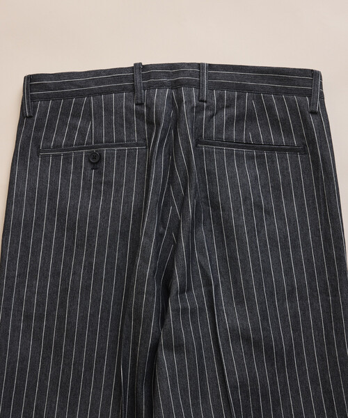 FREAK'S STORE(フリークスストア)の「ワイドストレートシルエット 1タック ストライプ スラックス(スラックス・メンズ・ネイビー/ブラック・LARGE/MEDIUM/SMALL)」の13枚目の写真