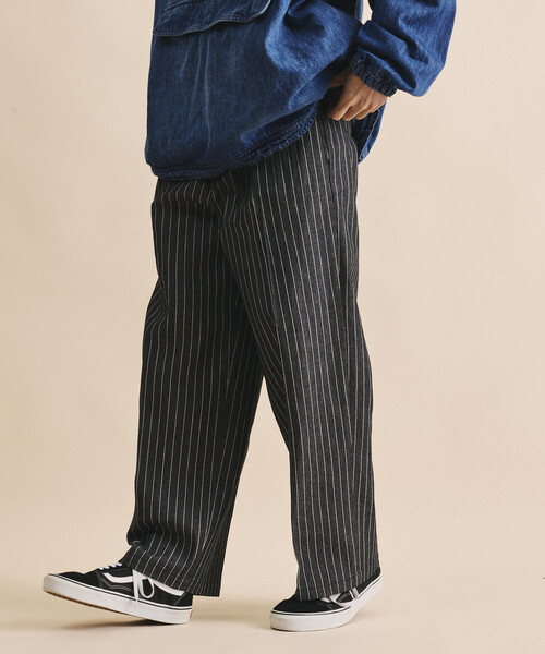 FREAK'S STORE(フリークスストア)の「ワイドストレートシルエット 1タック ストライプ スラックス(スラックス・メンズ・ネイビー/ブラック・LARGE/MEDIUM/SMALL)」の20枚目の写真