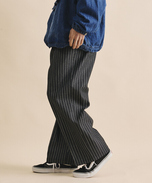 FREAK'S STORE(フリークスストア)の「ワイドストレートシルエット 1タック ストライプ スラックス(スラックス・メンズ・ネイビー/ブラック・LARGE/MEDIUM/SMALL)」の21枚目の写真