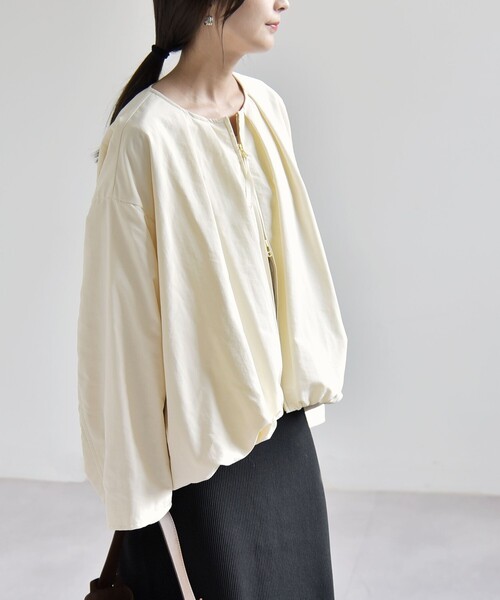 quaranciel(カランシエル)の「〈吸湿発熱/洗濯機可能〉GRANDWARM ノーカラー バルーン ギャザー ブルゾン(ブルゾン・レディース・ブラック/ブラウン/ナチュラル・ONE SIZE)」の10枚目の写真