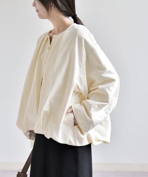 quaranciel(カランシエル)の「〈吸湿発熱/洗濯機可能〉GRANDWARM ノーカラー バルーン ギャザー ブルゾン(ブルゾン・レディース・ブラック/ブラウン/ナチュラル・ONE SIZE)」の7枚目の写真