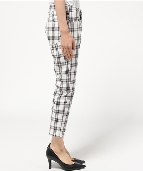 NATURAL BEAUTY BASIC（ナチュラルビューティーベーシック）の「チェックスキニークロップドパンツ（その他パンツ・レディース・ホワイト系その他/ダークネイビー/オフホワイト/ライトホワイト・LARGE/SMALL/X-SMALL/MEDIUM）」の10枚目の写真
