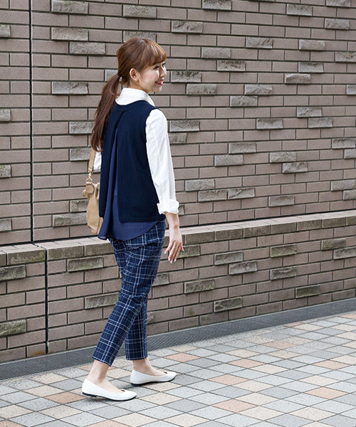 NATURAL BEAUTY BASIC（ナチュラルビューティーベーシック）の「チェックスキニークロップドパンツ（その他パンツ・レディース・ホワイト系その他/ダークネイビー/オフホワイト/ライトホワイト・LARGE/SMALL/X-SMALL/MEDIUM）」の6枚目の写真