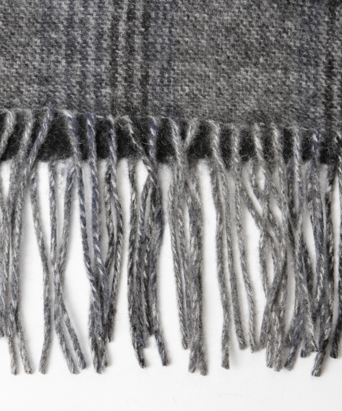 BEAMS（ビームス）の「BEAMS / グレンチェック リバーシブル マフラー 16FW（マフラー・メンズ・ネイビー/ブラウン/チャコールグレー・ONE SIZE）」の10枚目の写真