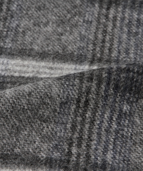 BEAMS（ビームス）の「BEAMS / グレンチェック リバーシブル マフラー 16FW（マフラー・メンズ・ネイビー/ブラウン/チャコールグレー・ONE SIZE）」の11枚目の写真