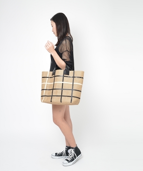 SOLPRESA（ソルプレーサ）の「リネントートバッグ（MIDIUM)（トートバッグ・レディース・ブラック/ピンク系その他/ホワイト・MEDIUM）」の15枚目の写真